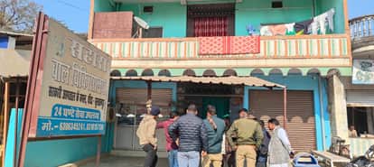 Sultanpur: Family members created ruckus after the death of an innocent child in a private children's hospital