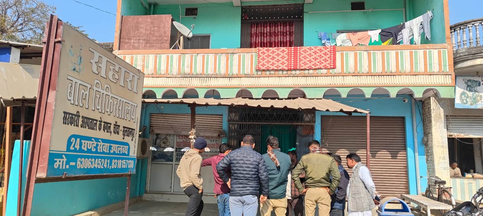 मासूम की मौत के बाद परिजनों ने किया हंगामा।