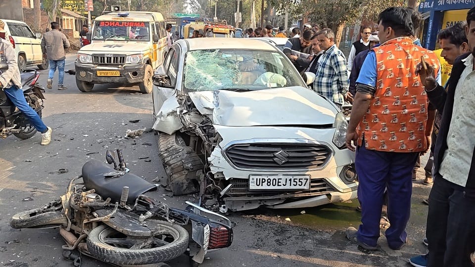 young man riding motorcycle died in car accident in agra