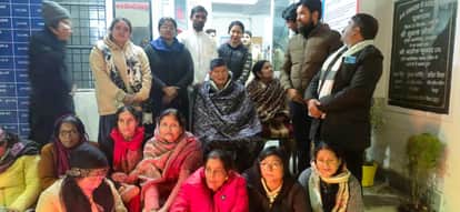 Protest held at Dehradun  Dalanwala police station against Sports Minister husband Harish Rawat also support