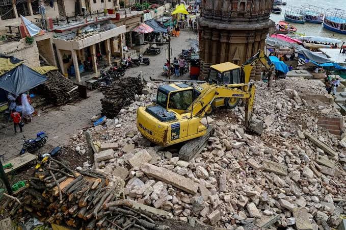 Indore: Manikarnika Ghat and the statue of Goddess Ahalya were vandalized in Kashi, angering Indore residents.