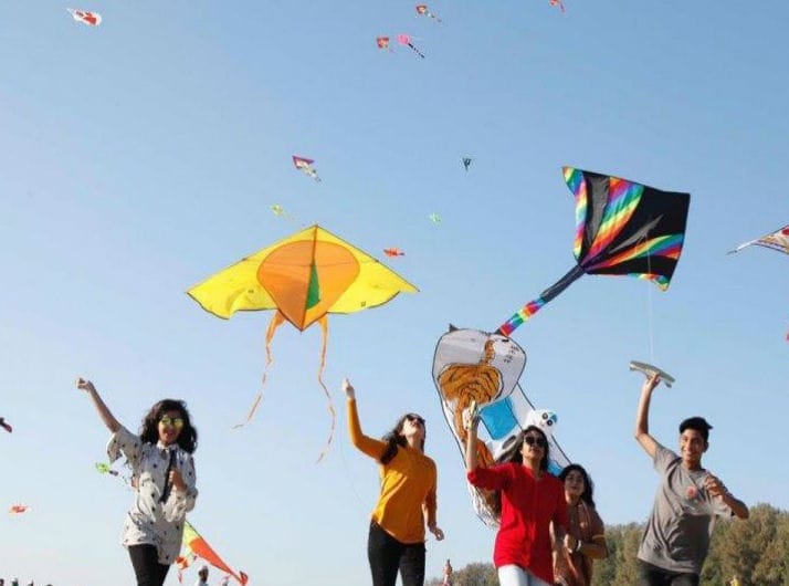 Indore: चायनीस डोर पतंग उड़ाने वाले के लिए भी जानलेवा, ट्रांसमिशन लाइन से लग सकता है करंट