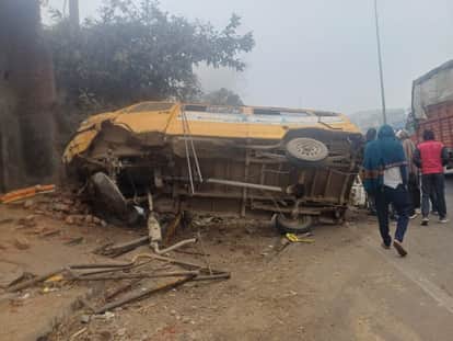 Baghpat: School Bus Collides with Canter in Dense Fog on National Highway, 10 Students Injured