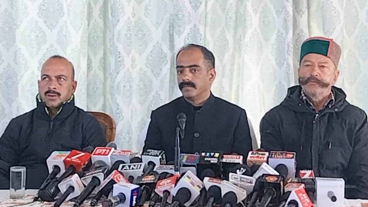 पंचायती राज मंत्री अनिरुद्ध सिंह ने की पत्रकार वार्ता।