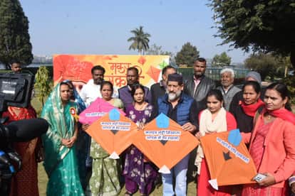 MP News: Makar Sankranti celebrations in Bhopal, colorful kites at the Tribal Museum, and MLA Masood distribut