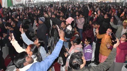 Badshah's charisma at the Bollywood Night of Gorakhpur Mahotsav, Gorakhpur swayed to one song after another.