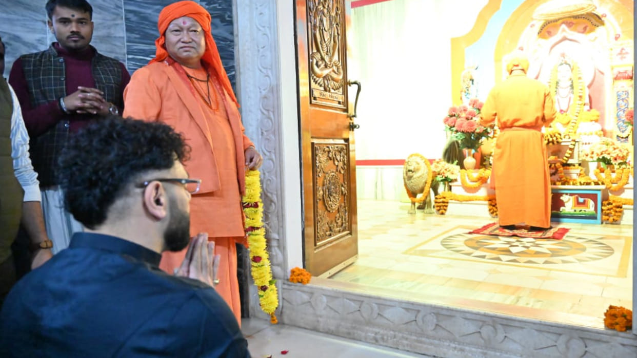 Singer Badshah paid a courtesy call to CM Yogi after visiting Guru Gorakhnath