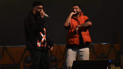 Badshah's charisma at the Bollywood Night of Gorakhpur Mahotsav, Gorakhpur swayed to one song after another.