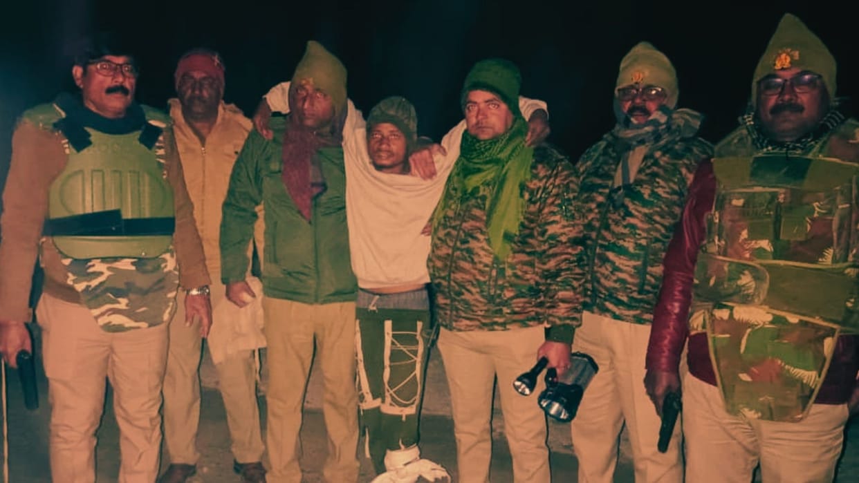 Encounter in Sonbhadra Reward-winning criminal arrested used to rob people by disguising himself woman