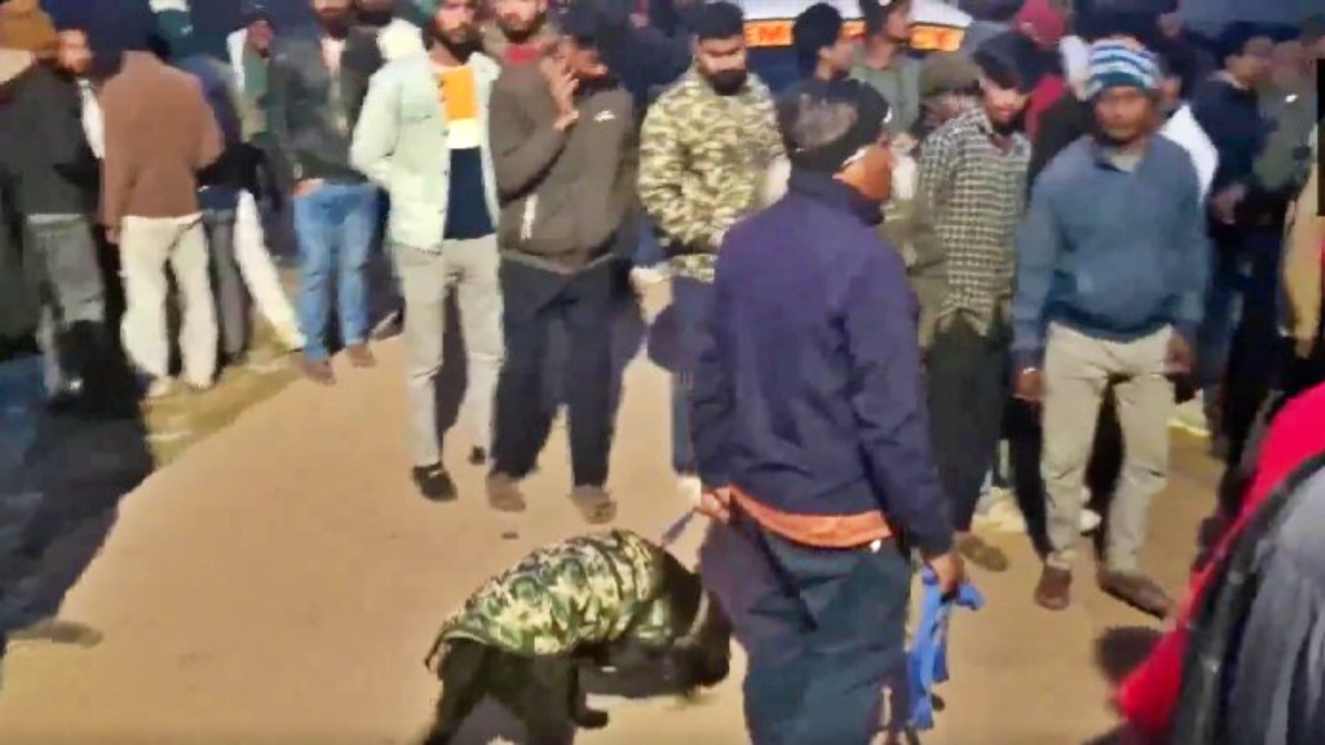 हजारीबाग में धमाके के बाद जांच में जुटी पुलिस