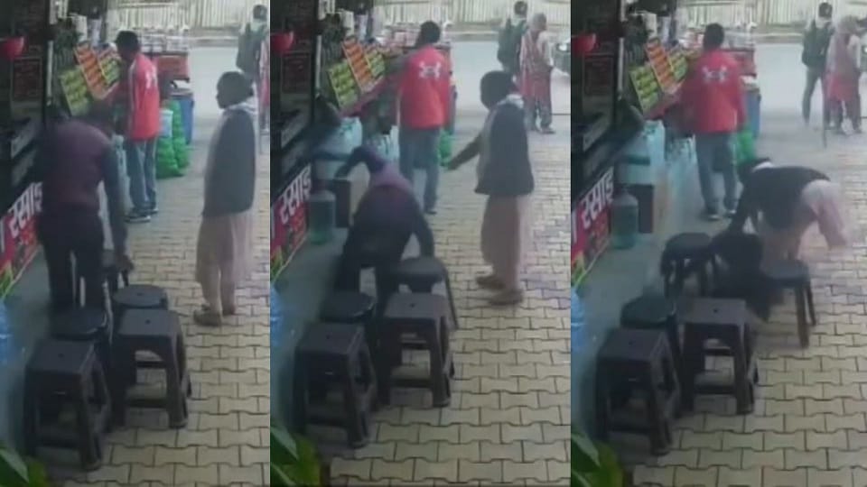 man died of heart attack while drinking tea in Mathura, video viral