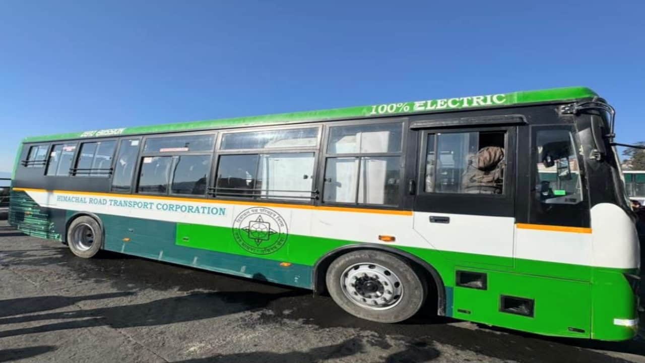 एचआरटीसी की इलेक्ट्रिक बस।
