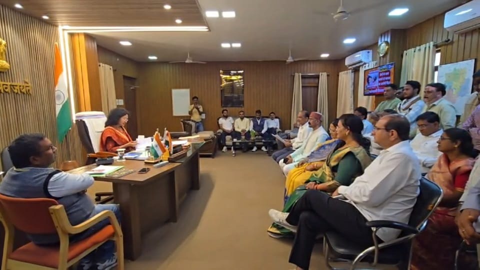 heated argument erupted between Congress MLAs and the administration at the Collectorate in Balod