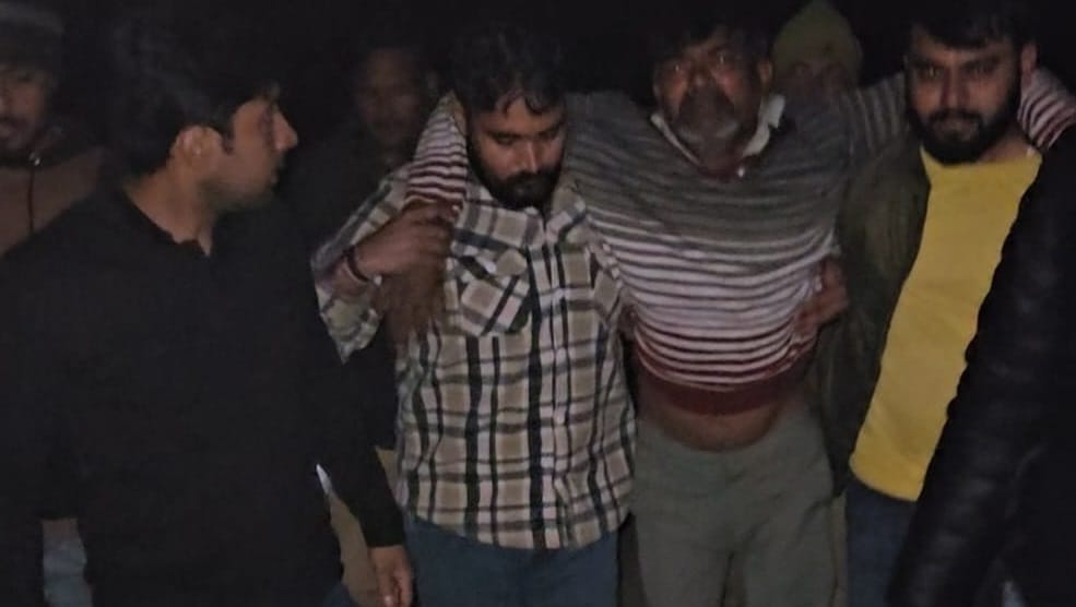 Jalaun Police encounter with accused in cow slaughter case two  criminals arrested after being shot in leg