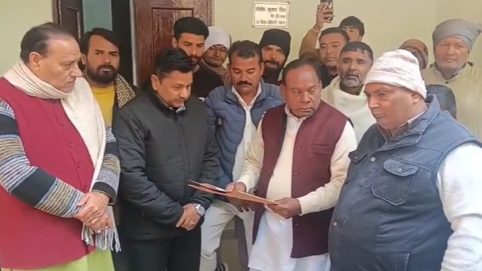 Meerut: SP Leaders Submit Memorandum in Mawana Demanding Arrest of Accused in Sonu Kashyap Murder Case