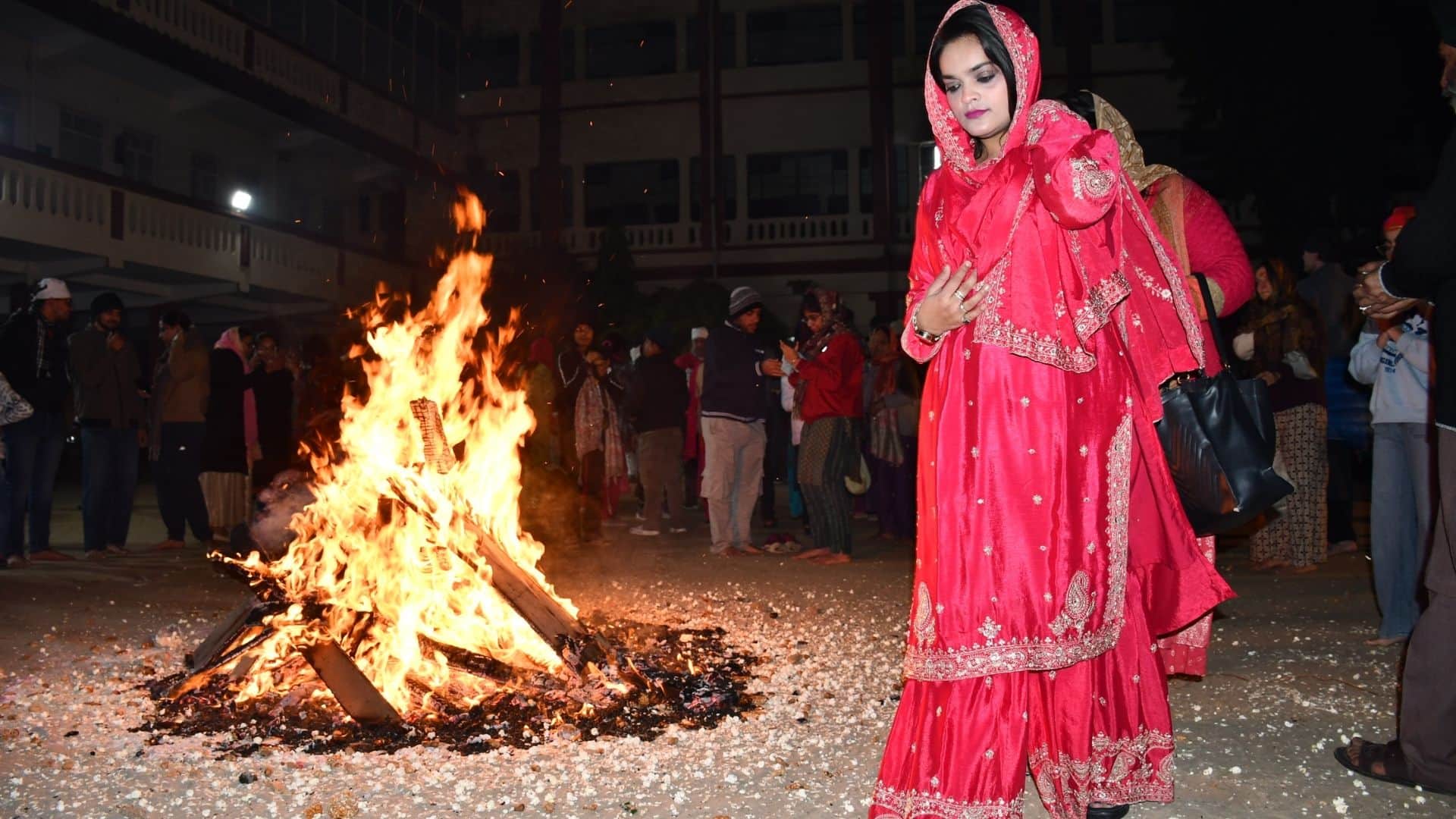 Lohri 2026 people of Kashi danced for celebrating Lohri with joy and enthusiasm in varanasi