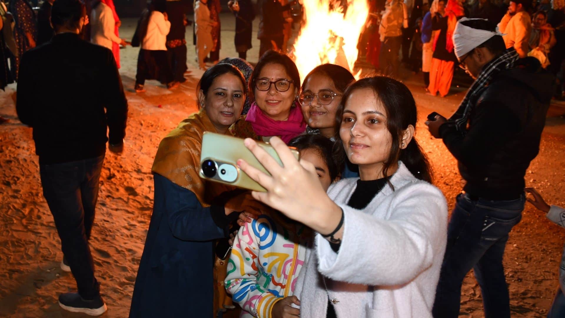 Lohri 2026 people of Kashi danced for celebrating Lohri with joy and enthusiasm in varanasi