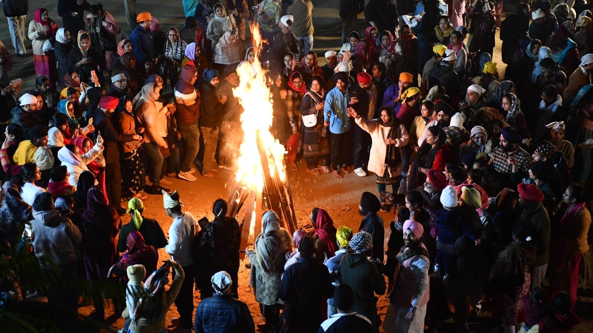 Lohri 2026 people of Kashi danced for celebrating Lohri with joy and enthusiasm in varanasi