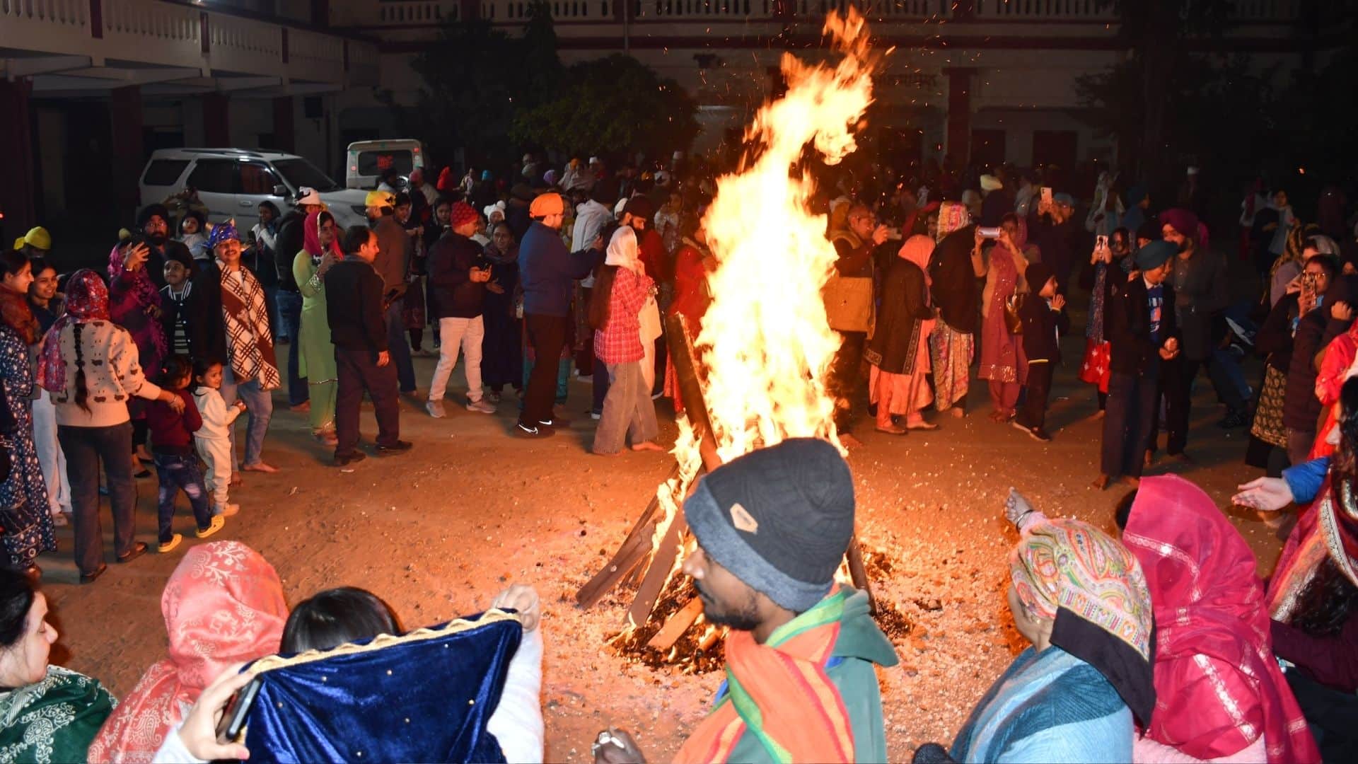 Lohri 2026 people of Kashi danced for celebrating Lohri with joy and enthusiasm in varanasi
