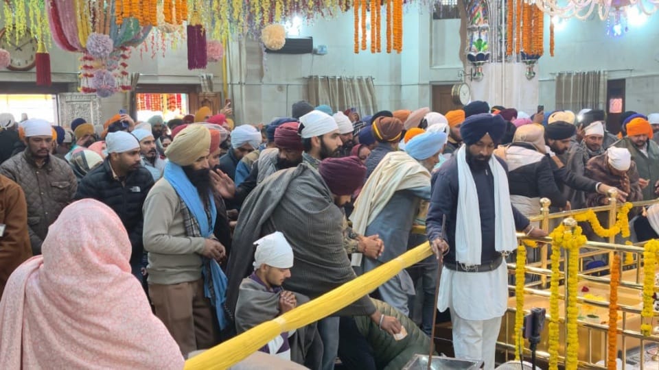 Maghi Mela Muktsar four-degree temperature devotees took dip in holy lake