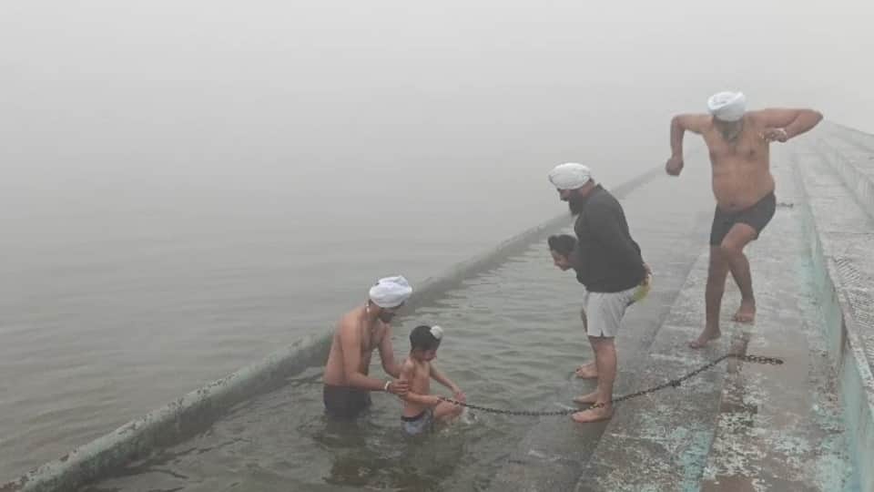 Maghi Mela Muktsar four-degree temperature devotees took dip in holy lake
