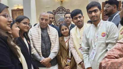 Uttarakhand student Uday presented digital model for drug de-addiction in Developed India competition honored