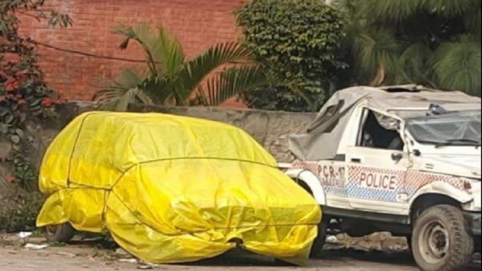 Accused arrested for setting a car parked in police station on fire