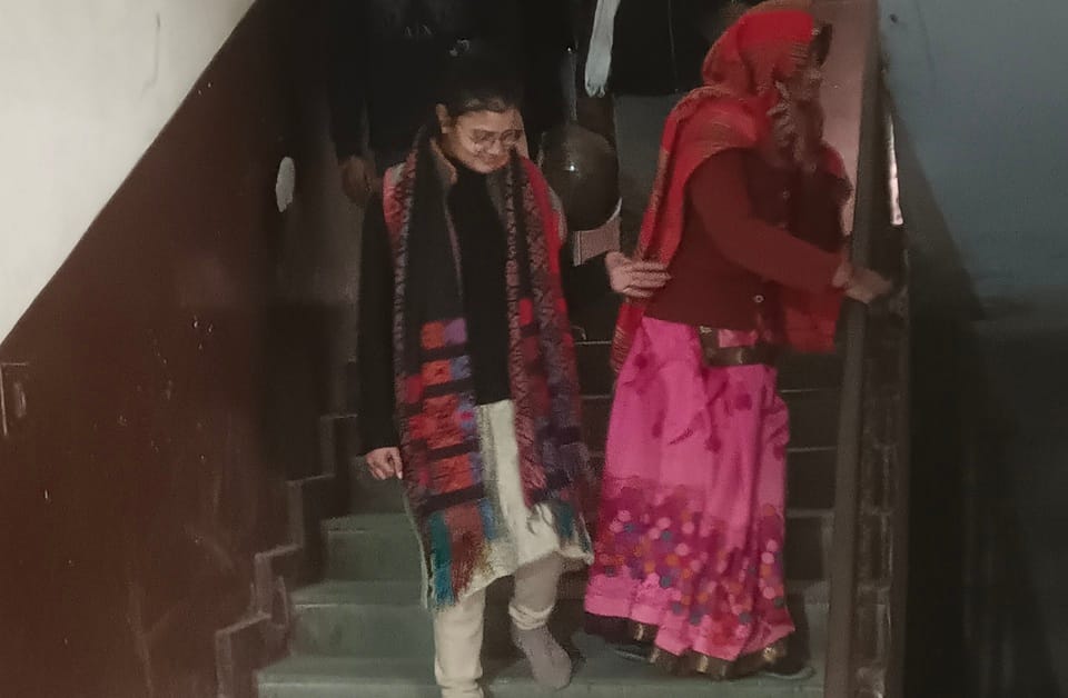 Revenue Office Turns Risky: Slippery Stairs Put Lives at Stake in Agra Registry Office