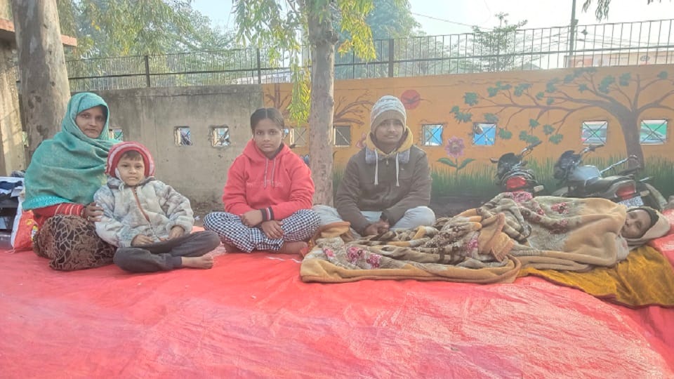 Family of Deceased Lineman Protests for 63 Days Seeking Justice in Agra