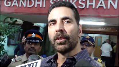 Maharashtra Civic Polls voting: Akshay Kumar cast his vote in Mumbai he Urges Mumbaikars to Vote In BMC Polls