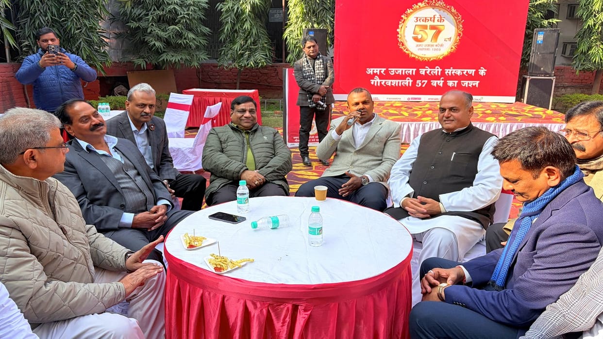 community meal of khichdi organized to celebrate Amar Ujala Bareilly foundation day
