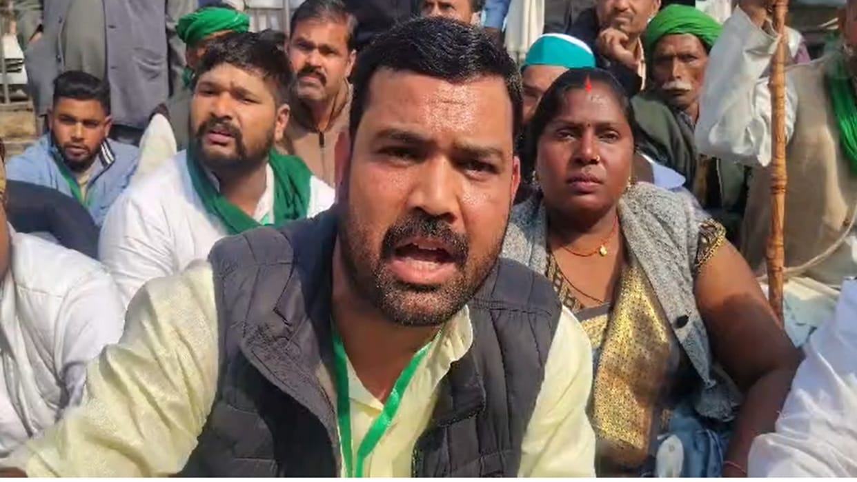Farmer leaders, enraged by the misbehavior, staged a sit-in protest at Alopibagh toll gate, creatin