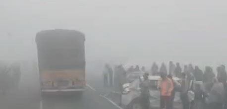 Seven Vehicles Involved in Chain Collision Due to Dense Fog on Etah Highway