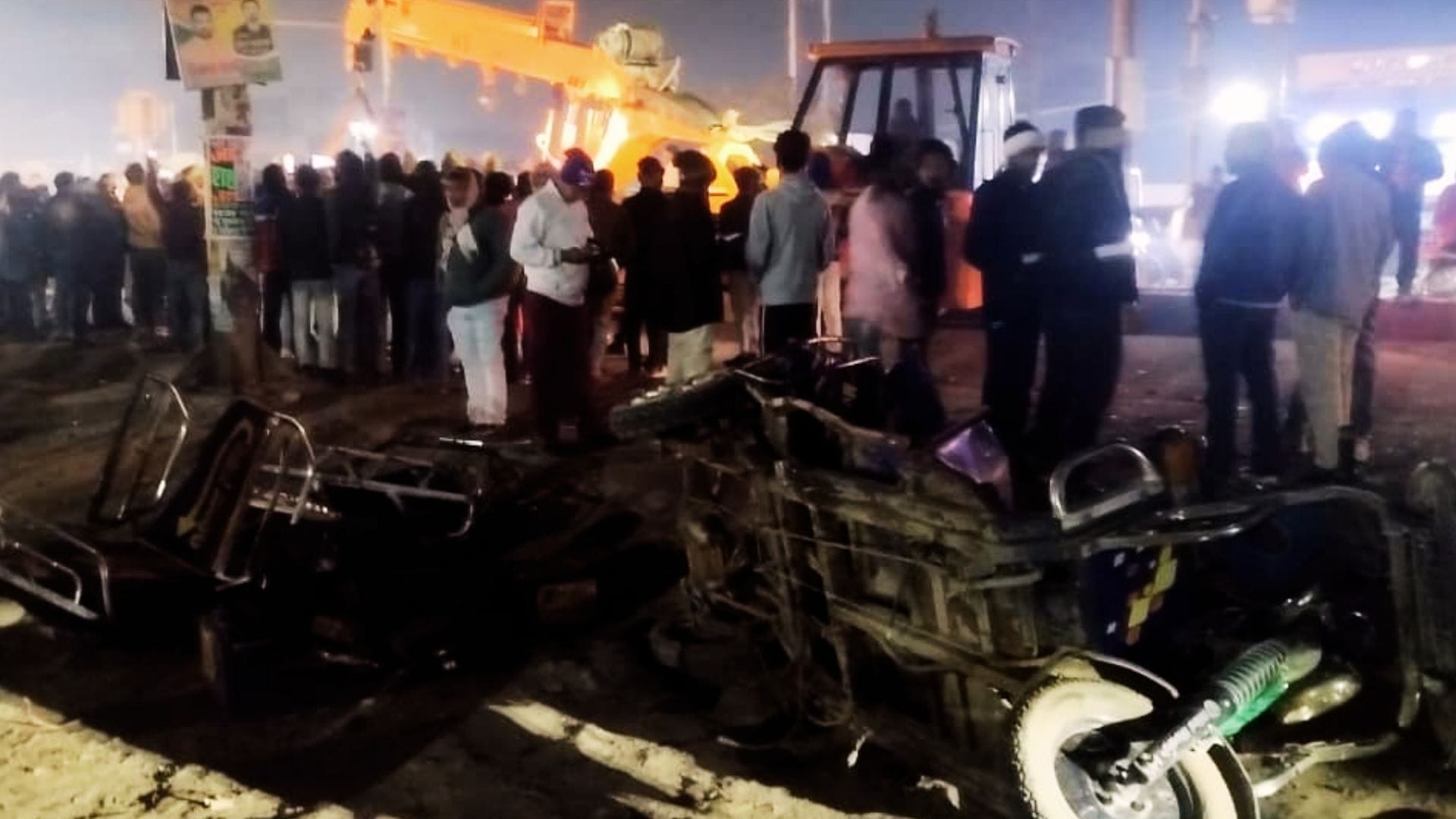 accident in chandauli Scorpio ran over five people collided with bicycle auto-rickshaw e-rickshaw and car
