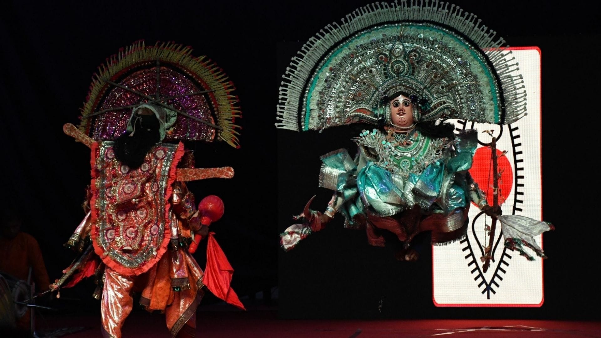 Kashi Yatra Kali martial arts displayed wearing mask 100 rupees turned into 200 rupees in a magic show