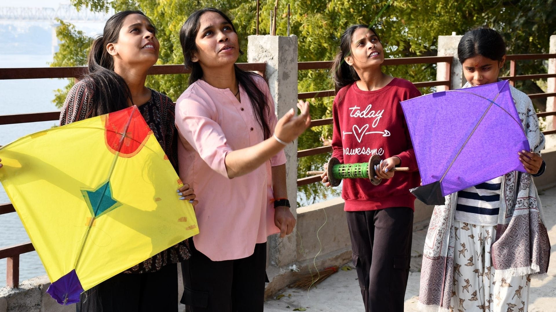 Makar Sankranti 2025 people flew kites enthusiastically from Ganga ghats to homes in Varanasi