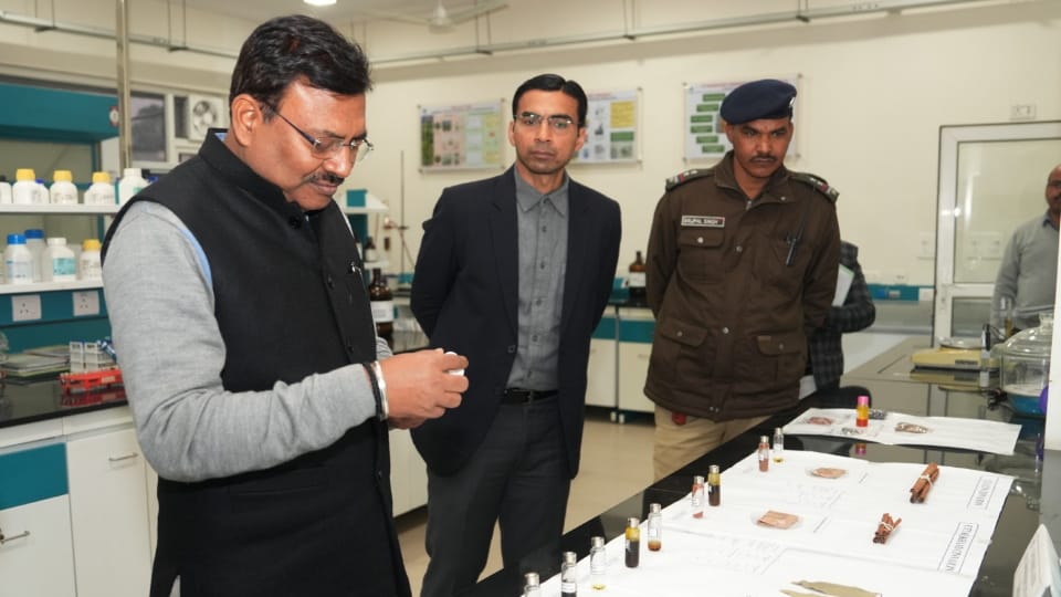 Uttarakhand Chief Secretary visited the Aromatic Plants Center In Dehradun Selaqui
