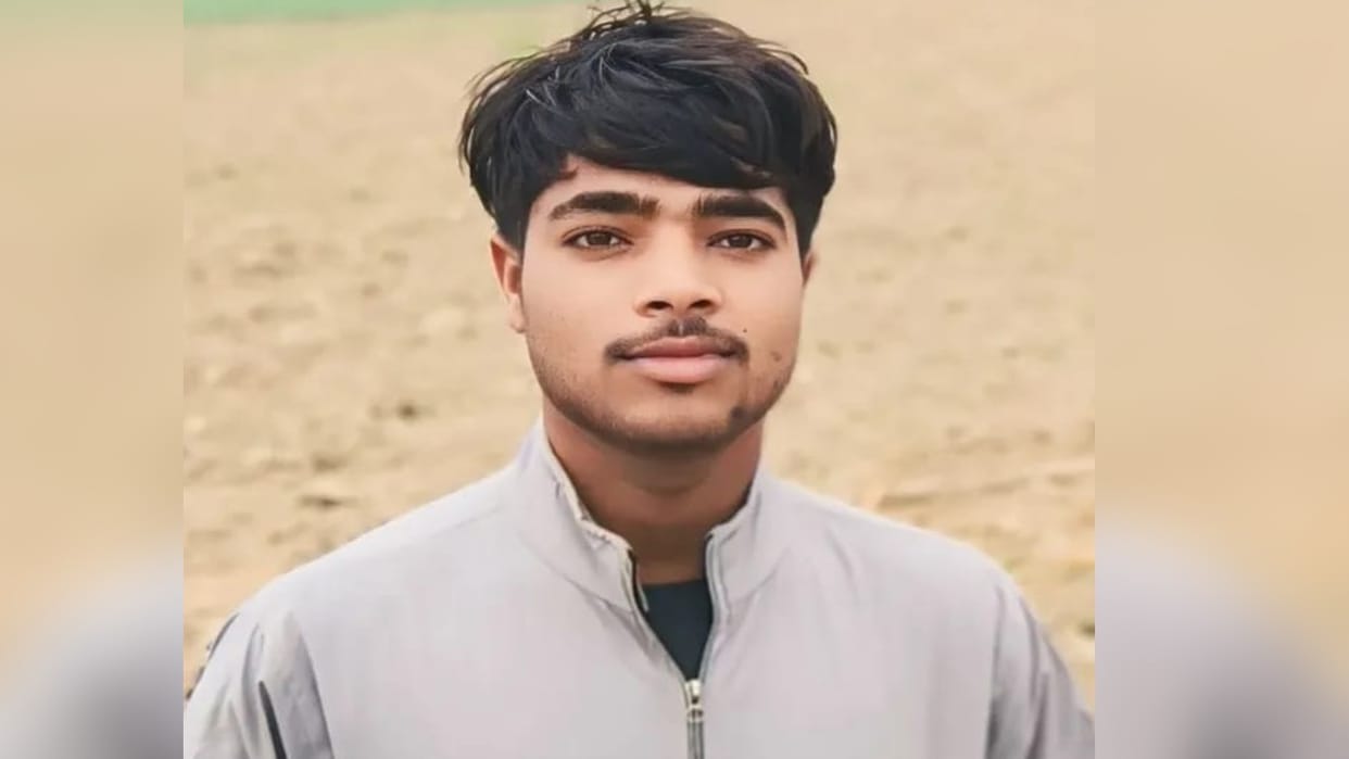 body of boyfriend found hanging from noose in front of his girlfriend house in Budaun