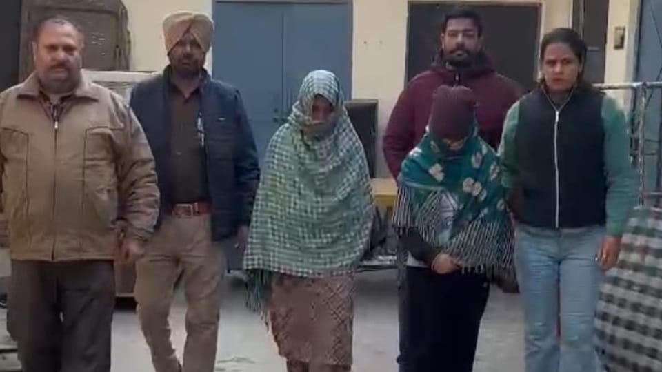 Ferozpur ANTF arrested Mother-in-law and daughter-in-law with two kg heroin and 47 lakh rupees in drug money