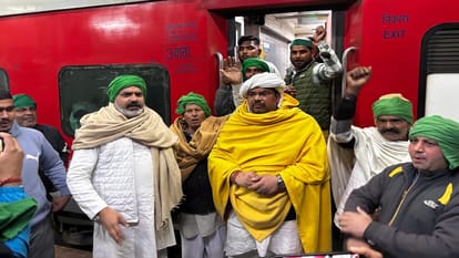 Meerut: Thousands of BKU workers captured the coaches of Sangam Express, common passengers remained troubled.