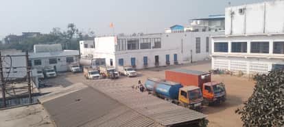 UP: Income Tax raid at Anand Dairy in Raebareli, causing panic in the plant premises