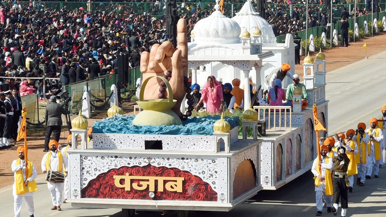 Republic Day Parade:थीम फाइनल होने से परेड तक...जानें परेड में शामिल होने  वाली झांकियों का चयन कैसे होता है? - Republic Day Parade 2026 How Are  Tableaux Selected Check 26 January ...