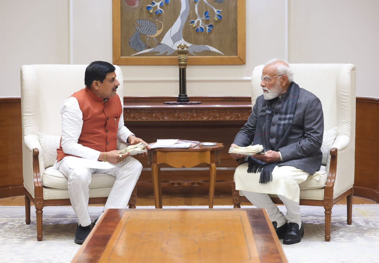 Mp News:प्रधानमंत्री मोदी से सीएम डॉ. यादव की मुलाकात, गाडरवारा पावर प्रोजेक्ट के भूमि-पूजन का आमंत्रण - Mp: Chief Minister Dr. Yadav Meets Prime Minister Modi, Extends ...