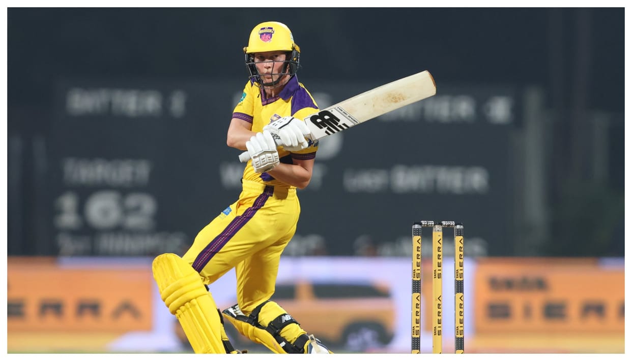 MI vs UPW WPL Live Score: Bangalore vs Mumbai Today Women IPL Match Scorecard News in Hindi