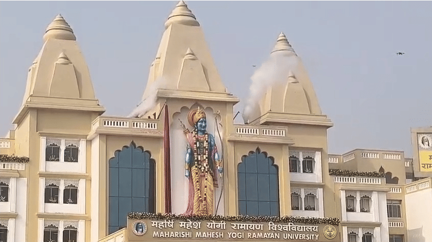 Ayodhya: राज्यपाल ने अयोध्या में प्रभु श्रीराम की 35 फीट ऊंची प्रतिमा का किया अनावरण