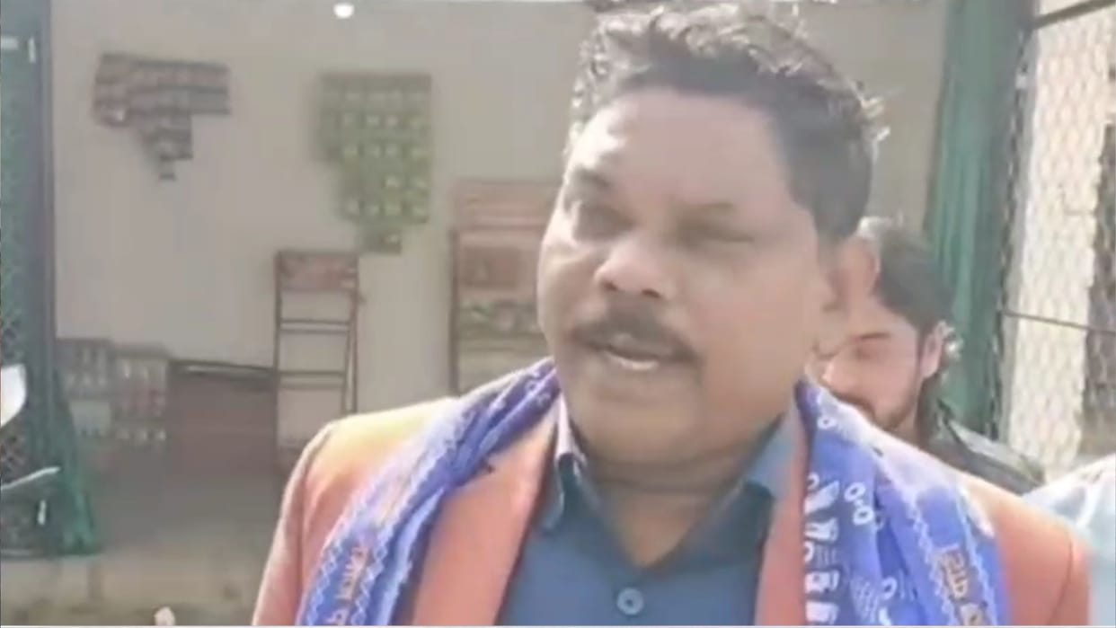 BSP district president Ghanshyam Pradhan video viral of claiming Mayawati birthday 17th in chandauli