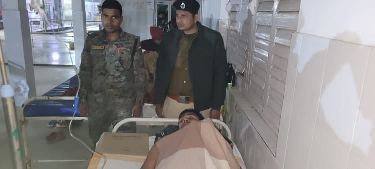 पूर्णिया में शराब तस्करों का तांडव: छापेमारी के दौरान उत्पाद विभाग के सिपाही पर जानलेवा हमला, हालत नाजुक