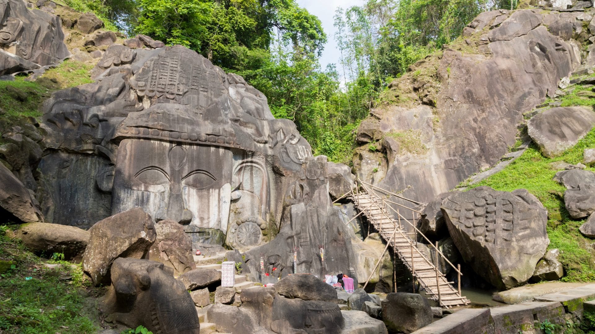 India Most Unique Unakoti Temple: Mystery of 9999999 Idols Interesting Facts in Hindi