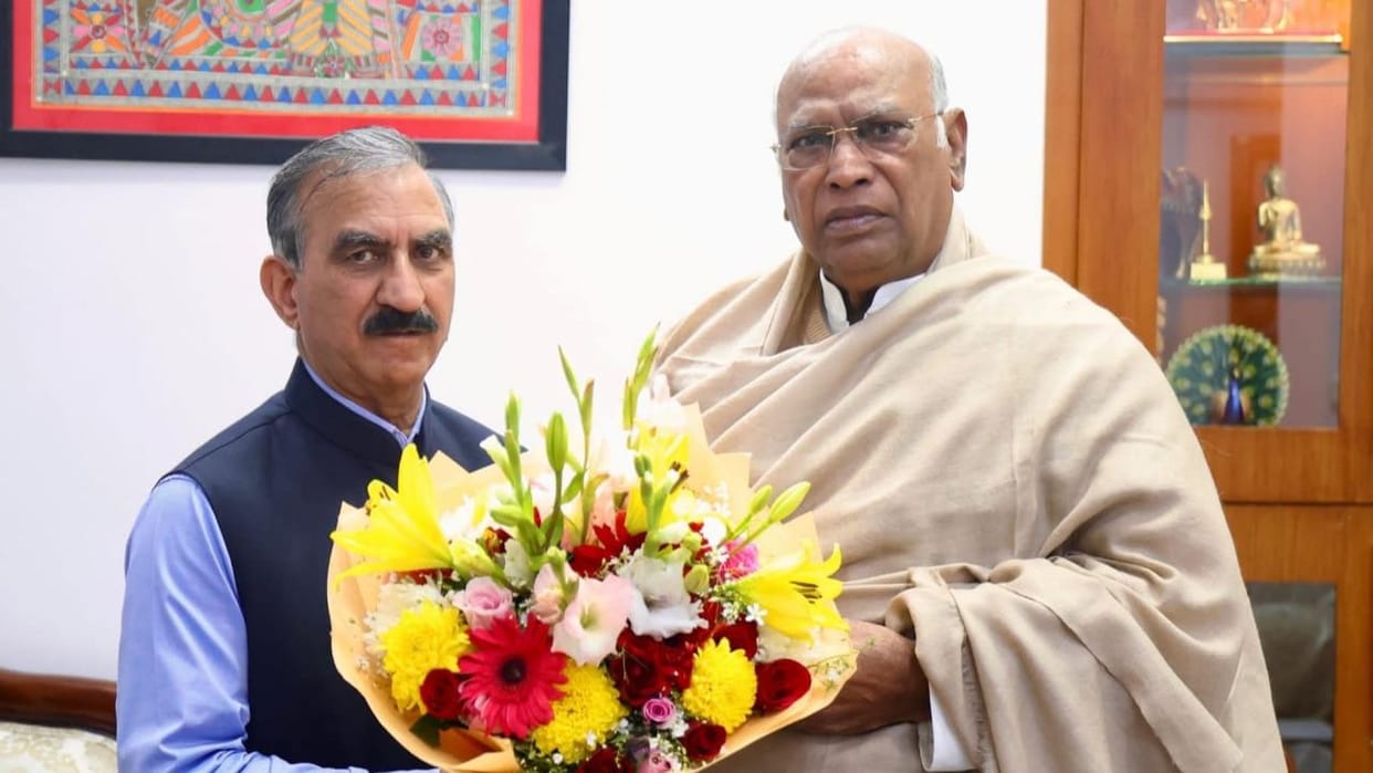 Himachal CM Sukhu met Kharge in Delhi discussed cabinet expansion