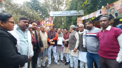 Congress members protest over Manikarnika Ghat dispute in Varanasi